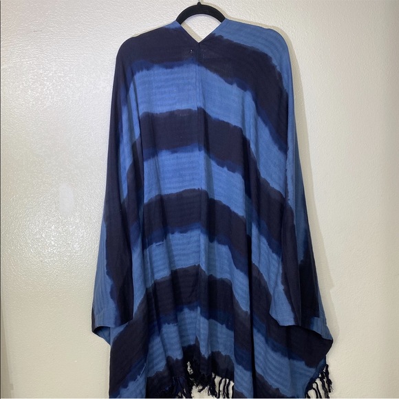 KETZALI MIDNIGHT UTZ PONCHO - Picture 7 of 8